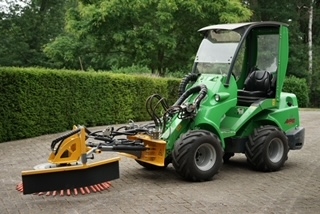 FENTONS OF BOURNE APPOINTED UK DISTRIBUTOR OF BECX HEDGE CUTTING & WEED CONTROL PRODUCTS